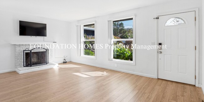 Building Photo - 151 Kenwood Ct