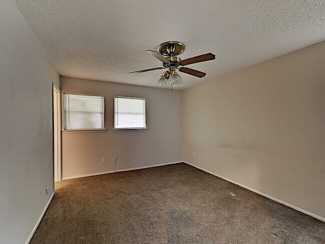 Building Photo - No Application Fee* Plus $250 Off First 2 ...