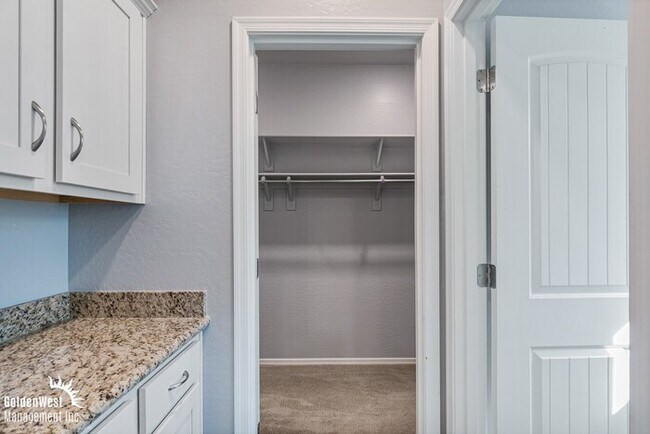 Building Photo - Beautiful 3Bdm 3Ba Home with Den in Waddell Near the 303!