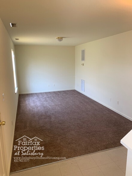 Building Photo - 319 Cedar Xing