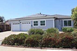 Building Photo - Evergreen 3 Bedroom