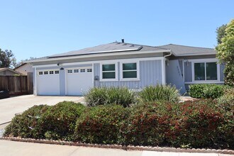 Building Photo - Evergreen 3 Bedroom