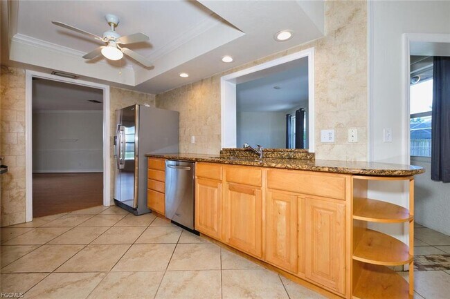 Building Photo - 2614 SE 12th Pl