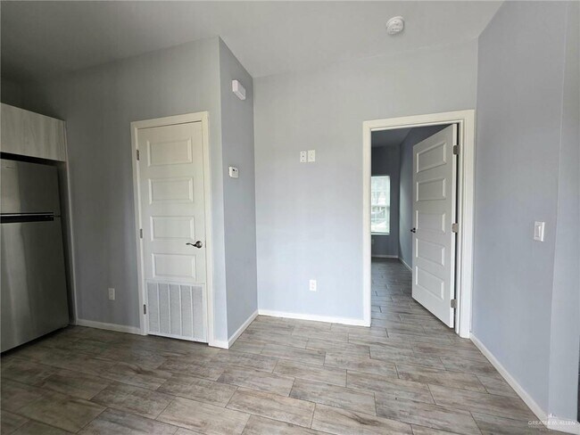 Building Photo - 10 Quitaca Dr
