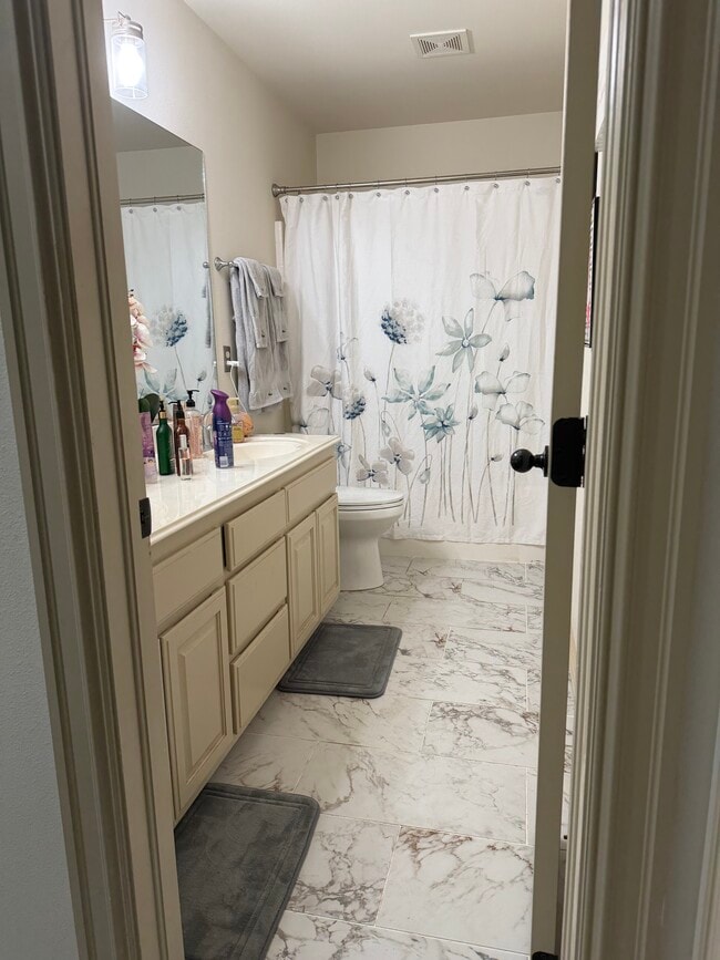 Building Photo - 304 E Fargo St