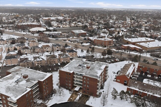 Building Photo - 4000 Triumvera Dr