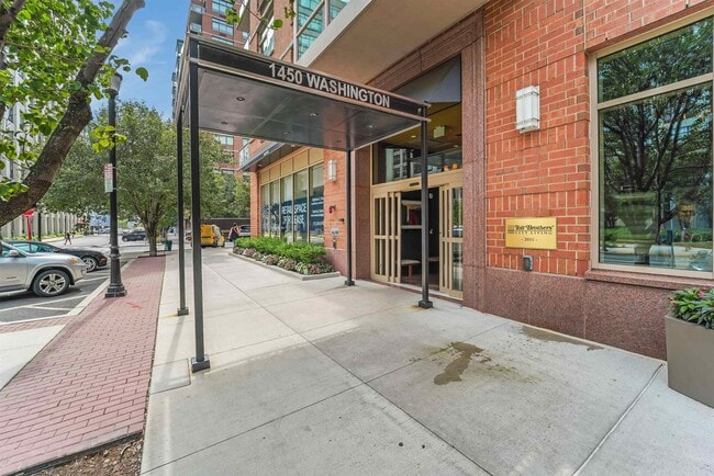 Building Photo - 1450 Washington St