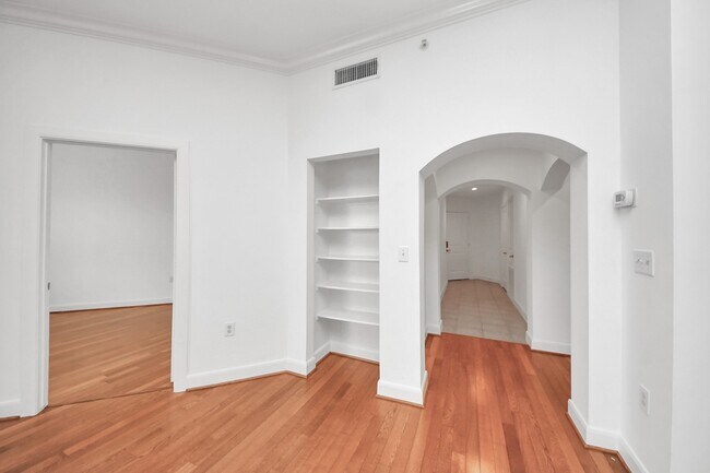 Building Photo - 1010 Rosine St