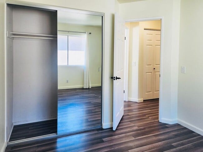 Building Photo - 5 Andaluz