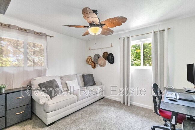 Building Photo - 5766 W Elmhurst Dr