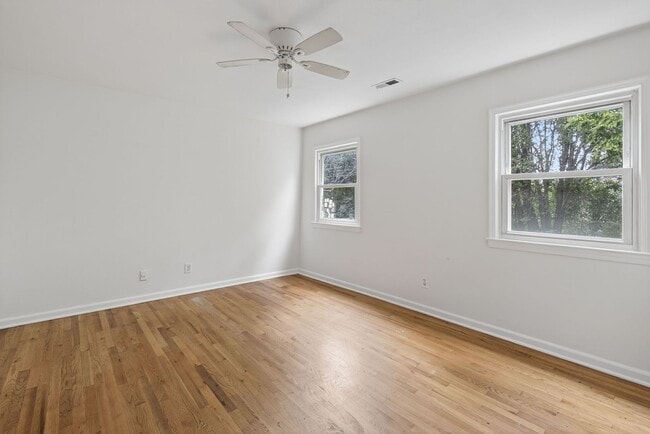 Building Photo - Lakeville Estates