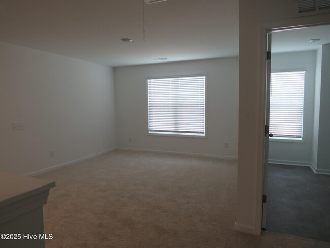Building Photo - 370 Summer Wind Wy