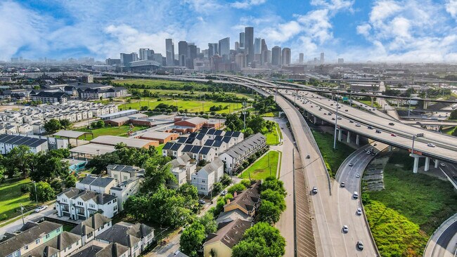 Building Photo - 2905 Baer St