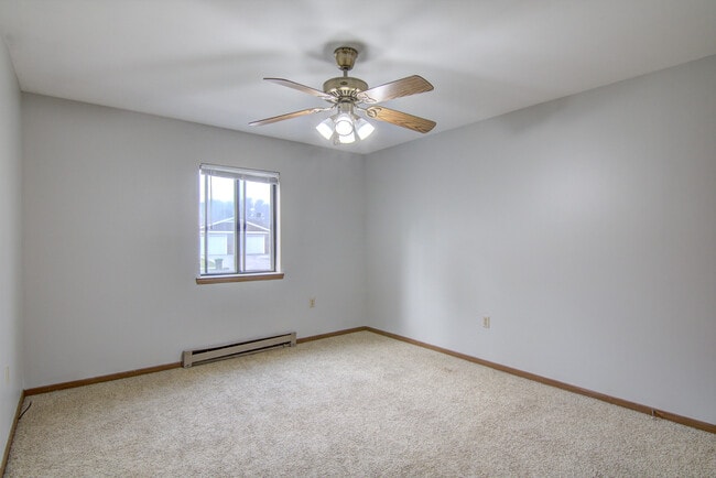 Building Photo - 2228 Peters Dr