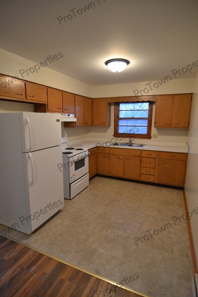 Building Photo - 103 S Joliet St