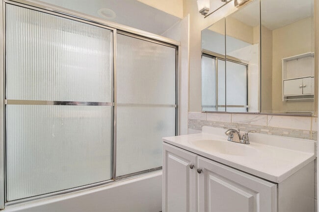 Building Photo - 23739 Cayuga Ave