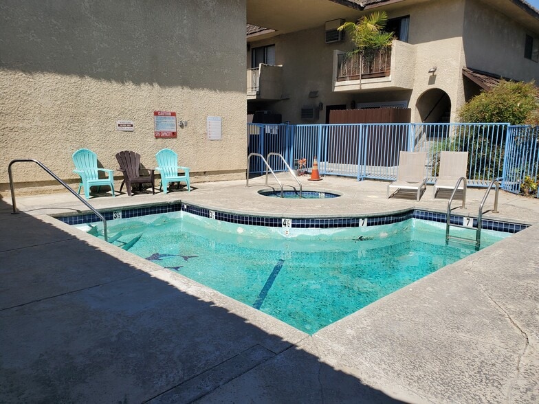 pool spa - 8641 Glenoaks Blvd