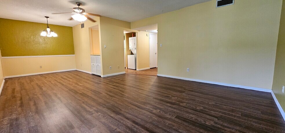 Building Photo - 682 Midway Dr