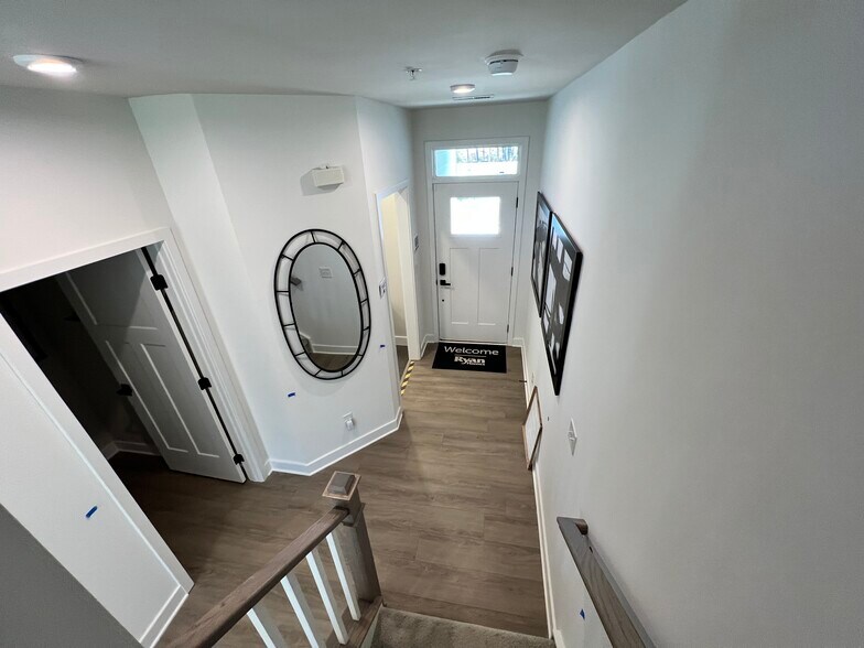 Building Photo - 180 Climbing Ivy Cir