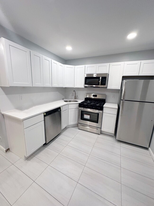 Building Photo - 1 Murray Hill Ter