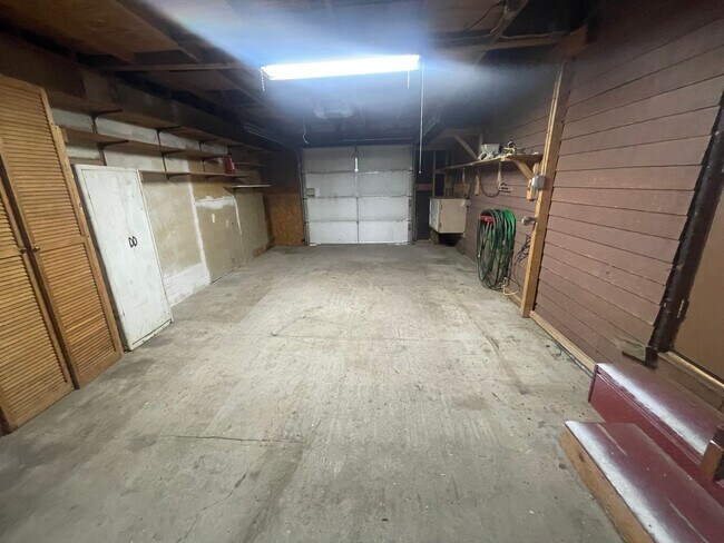 Building Photo - 154 S Los Pinos Dr