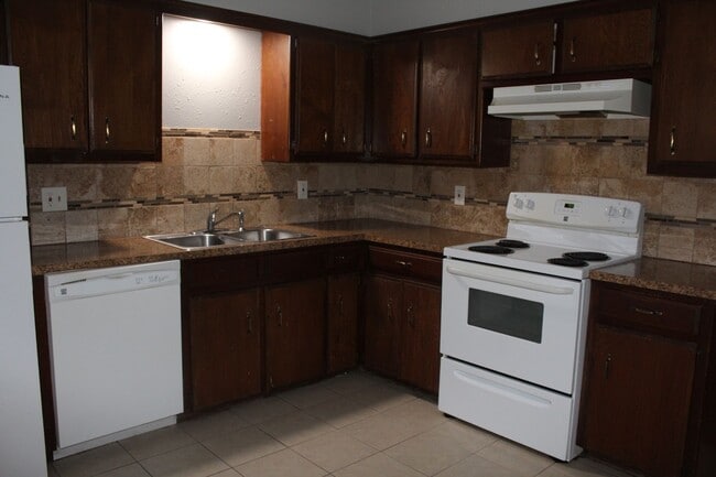 Building Photo - All Appliances!