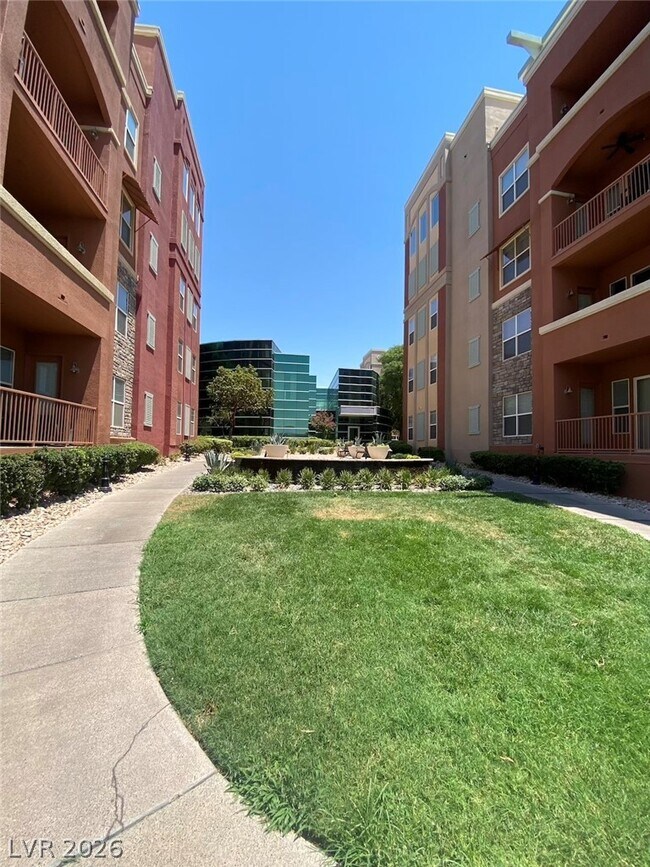 Building Photo - 20 E Serene Ave