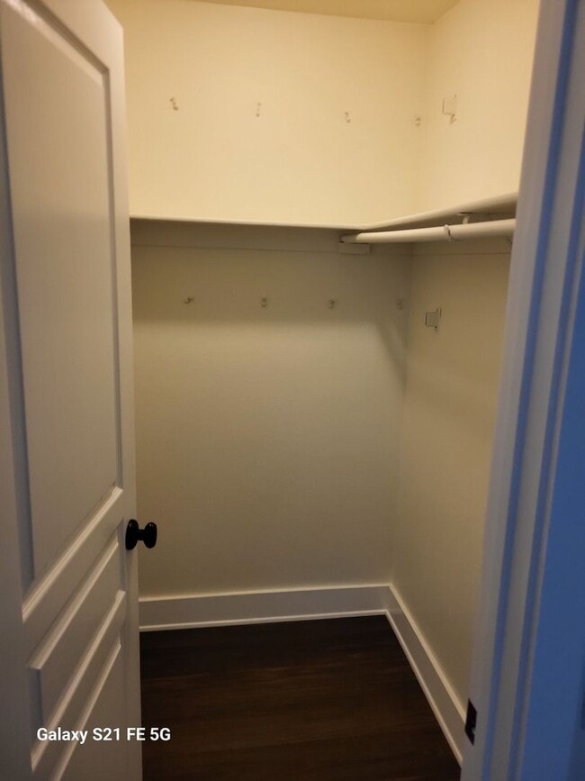 Building Photo - NEW PRICE REDUCTION!!! Beautiful Condo: 3 ...