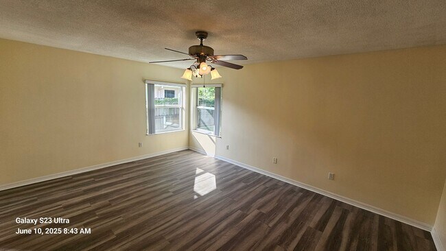 Building Photo - Charming 3 Bedroom, 2 Bath, 2 Car Garage H...