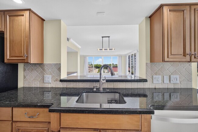 Building Photo - 4000 N Ocean Dr