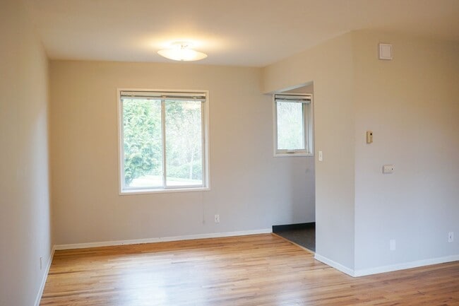 Building Photo - Mid-Century 2bdr Near Willamette Park & OHSU