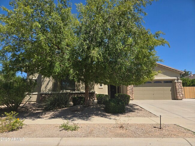 Building Photo - 8414 W Northview Ave
