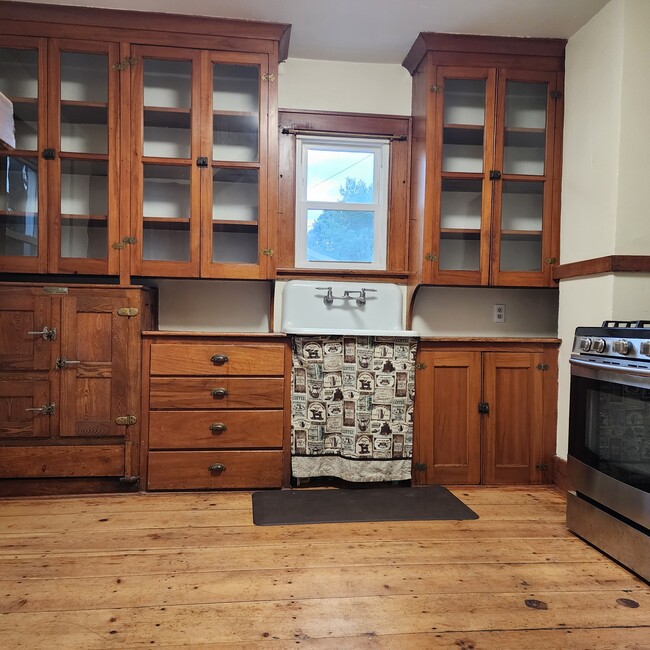 Kitchen - 536 Merchants Rd