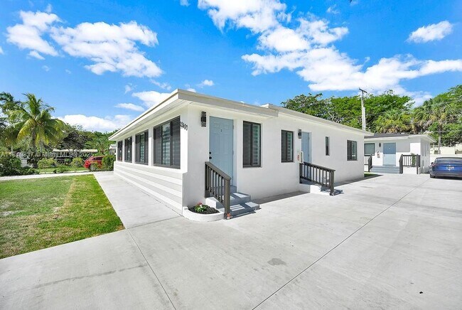 Building Photo - 12400 NE 11th Ct