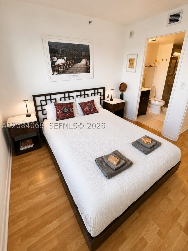 Building Photo - 5880 Collins Ave