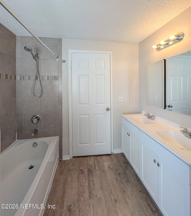 Building Photo - 10959 Steeding Horse Dr