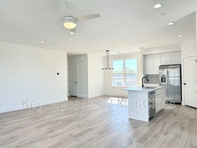 Building Photo - 7327 Uloho Wy