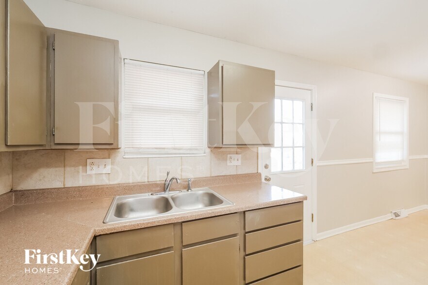 Building Photo - 7912 NE 54th St