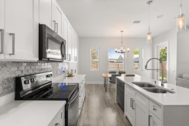 Building Photo - 668 Overspin Dr