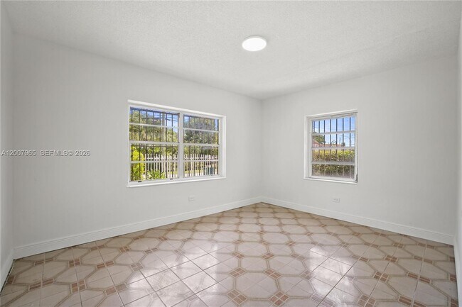 Building Photo - 3720 NW 20th Ct