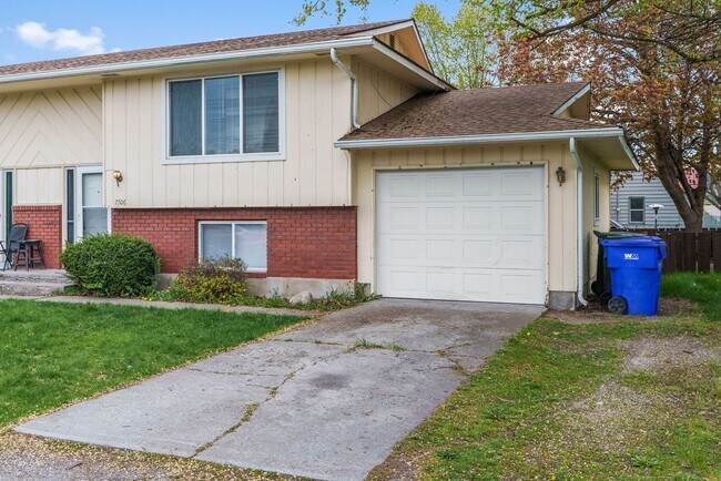 Building Photo - 7506 E Sinto Ave
