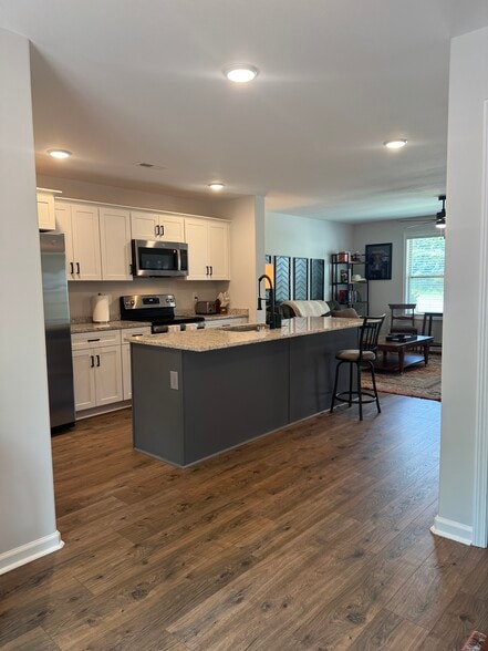 Kitchen - 704 Crossland Ave