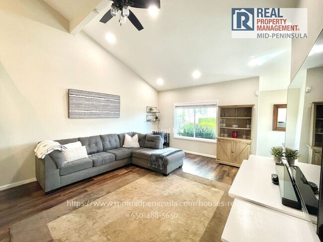 Building Photo - Stunning 2 Bedroom 1.5 Bathroom Waterfront Townhome in Foster City