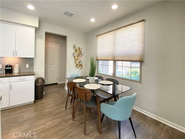 Building Photo - 57 Bronze Leaf