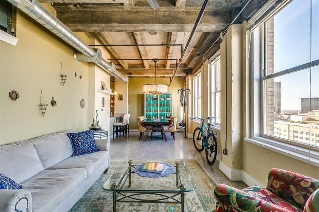 Building Photo - 221 W Lancaster-4244