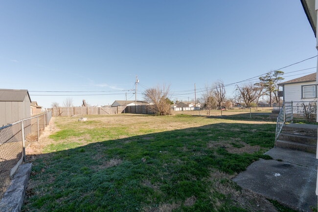 Building Photo - 314 W 36th St