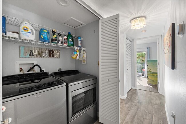 Building Photo - 300 S Florida Ave