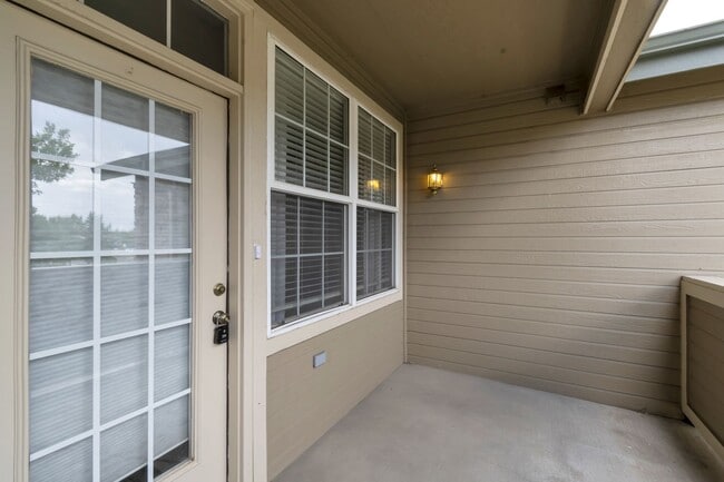 Building Photo - 1BR w/ Attached Garage & Balcony near Downtown Littleton