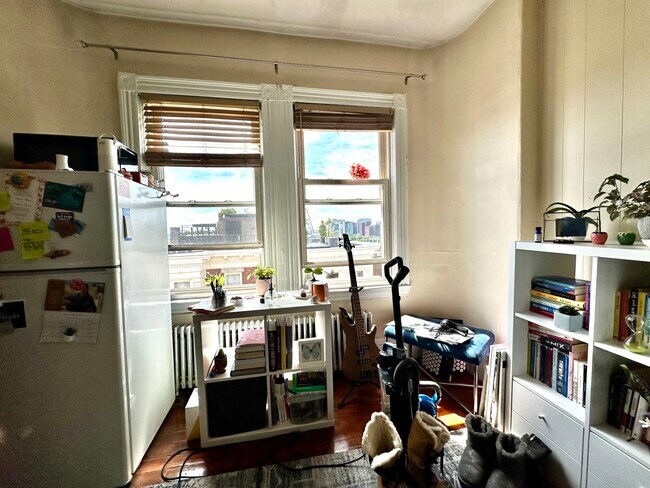 Building Photo - 108 Myrtle St