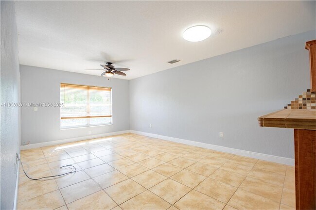 Building Photo - 120 Royal Palm Rd
